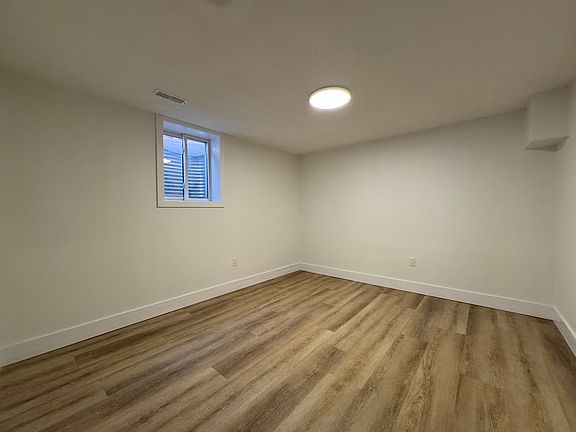 2nd image of 12 Arrowhead Pl