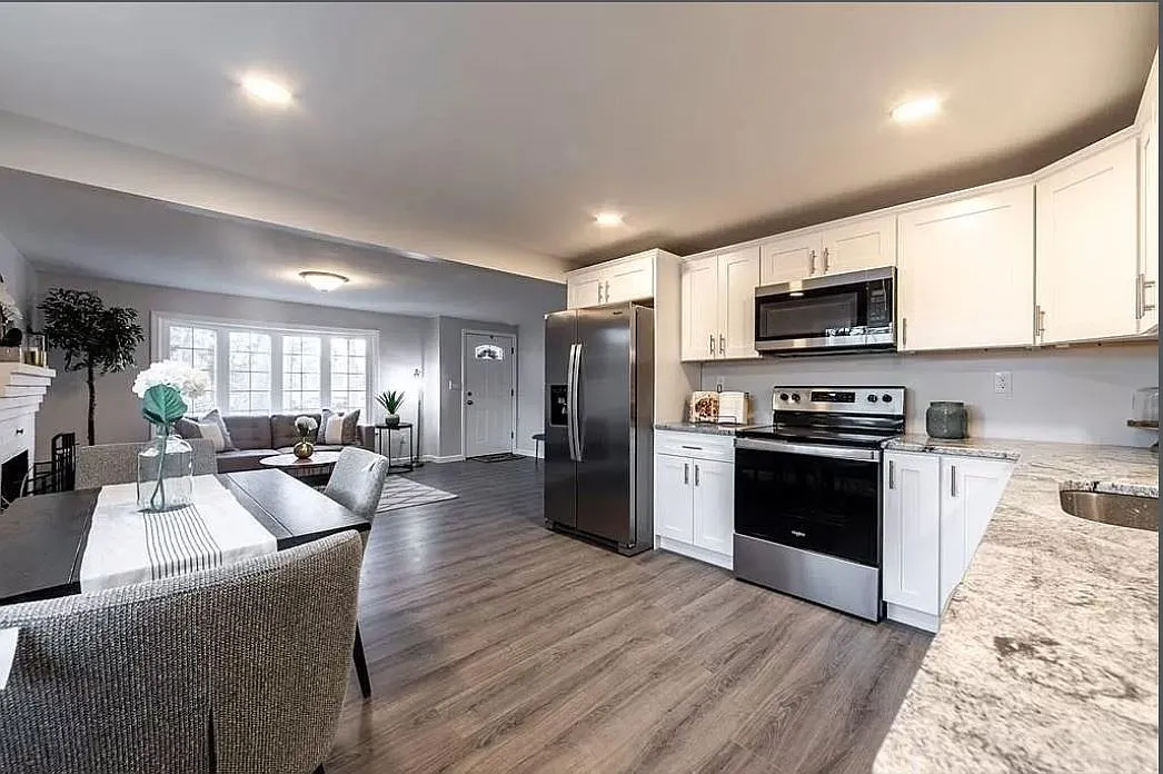 3 bed, 1100 sqft, $3,400 — Photo 3