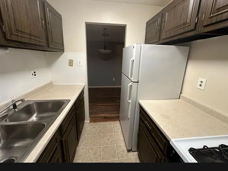 35 Lancaster Est #35 — Photo 9