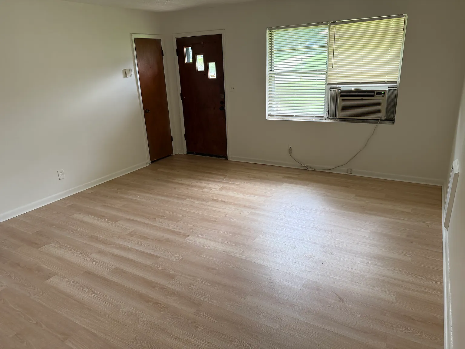 2 bed, 900 sqft, $1,400 — Photo 1