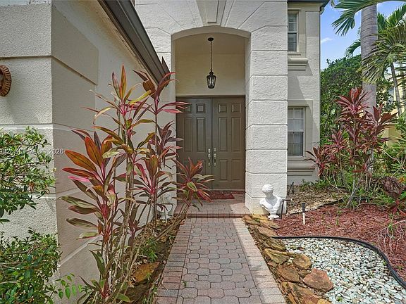 2nd image of 9078 Alexandra Cir