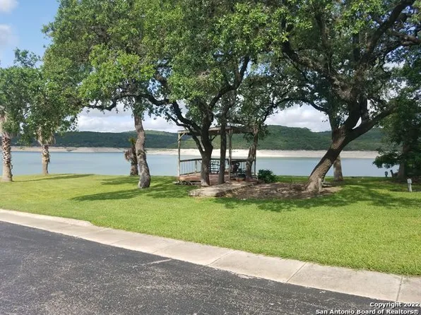 955 Faurie Rd #Rv, Pipe Creek, TX 78063