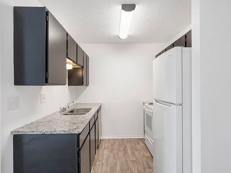 722 Brett Cir — Photo 5