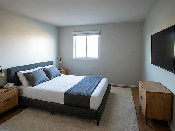 4th image of 1100 Jalna Blvd #304