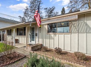 306 SW 3rd St, Grants Pass, OR 97526