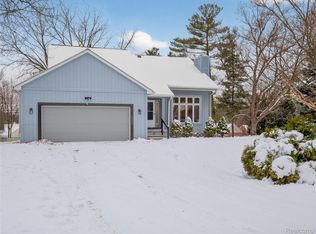 3039 Edgefield Dr, Waterford, MI 48328