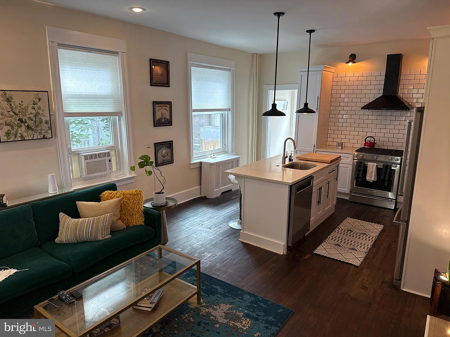 3 bed, 1.5 bath, 1320 sqft, $2,200 — Photo 4