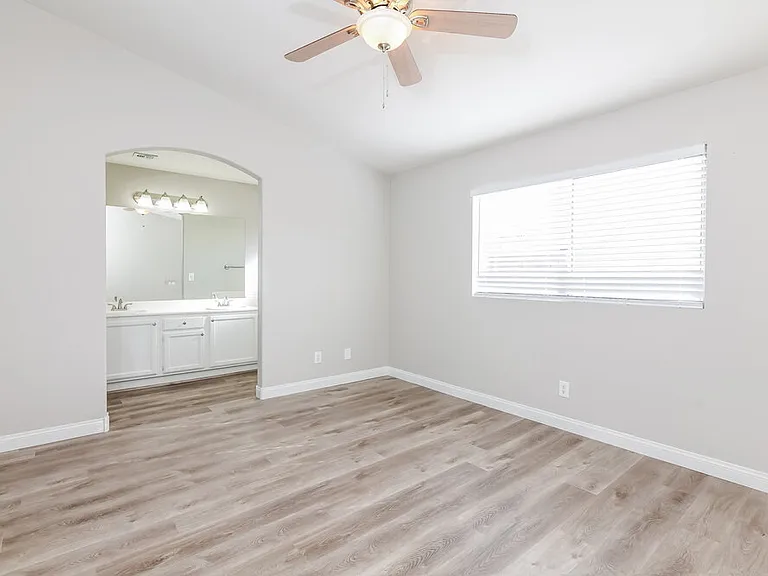 2037 Madica Ave — Photo 11