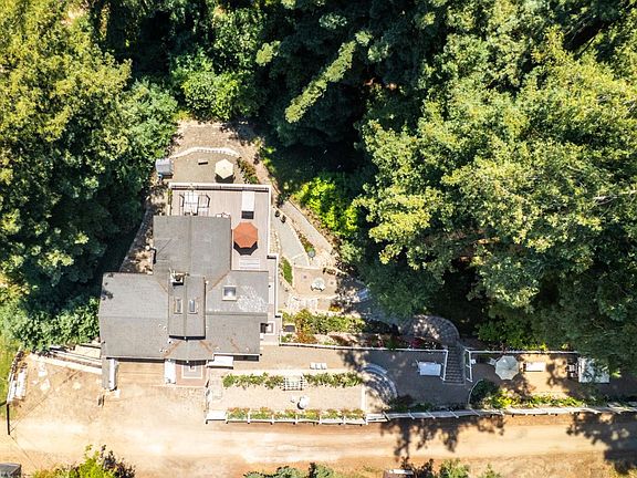 3rd image of 16855 Redwood Lodge Rd
