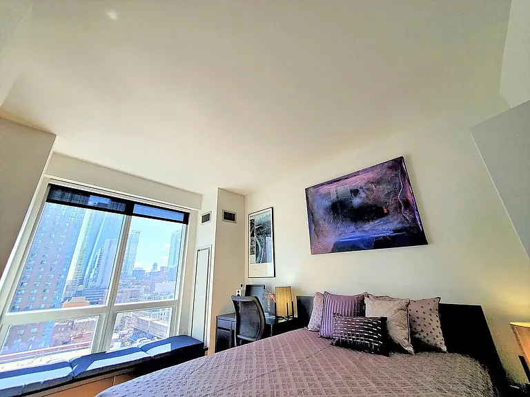 350 W 42nd St #17K — Photo 2