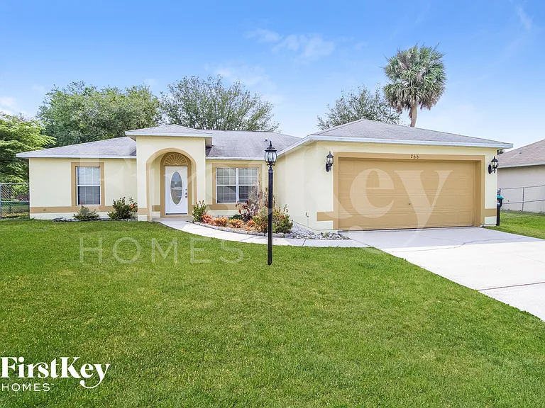 766 Altara Ln NE — Photo 2