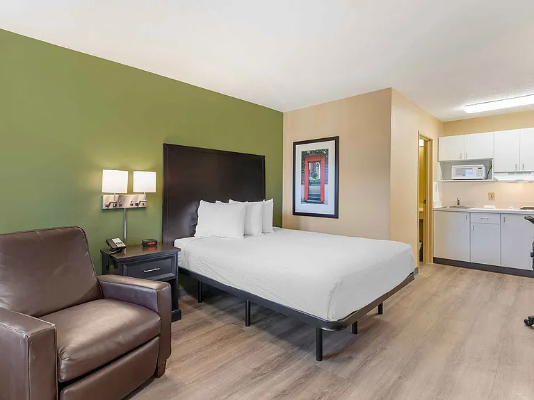 Studio Suite - 1 Queen Bed