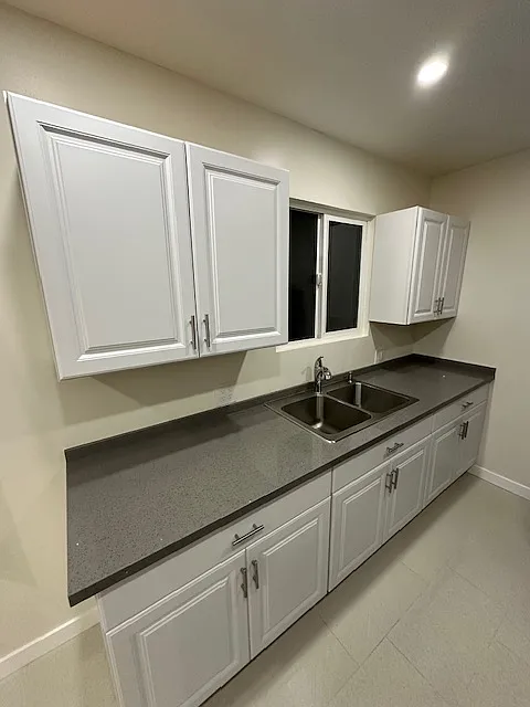 1 bed, 725 sqft, $1,900 — Photo 3