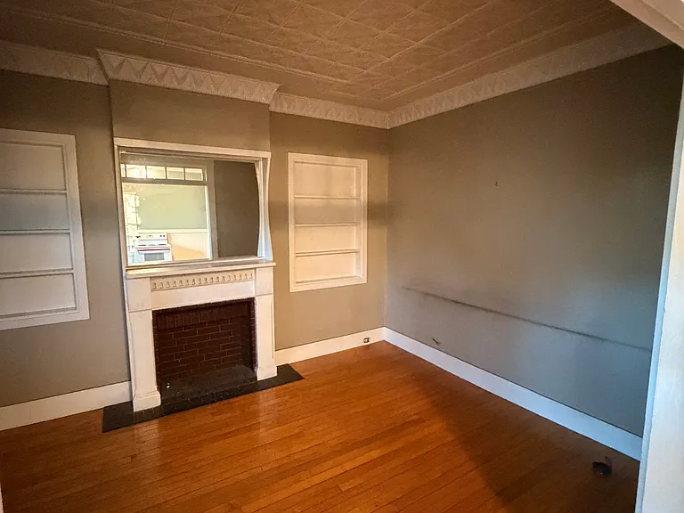 121 Goffe St — Photo 1