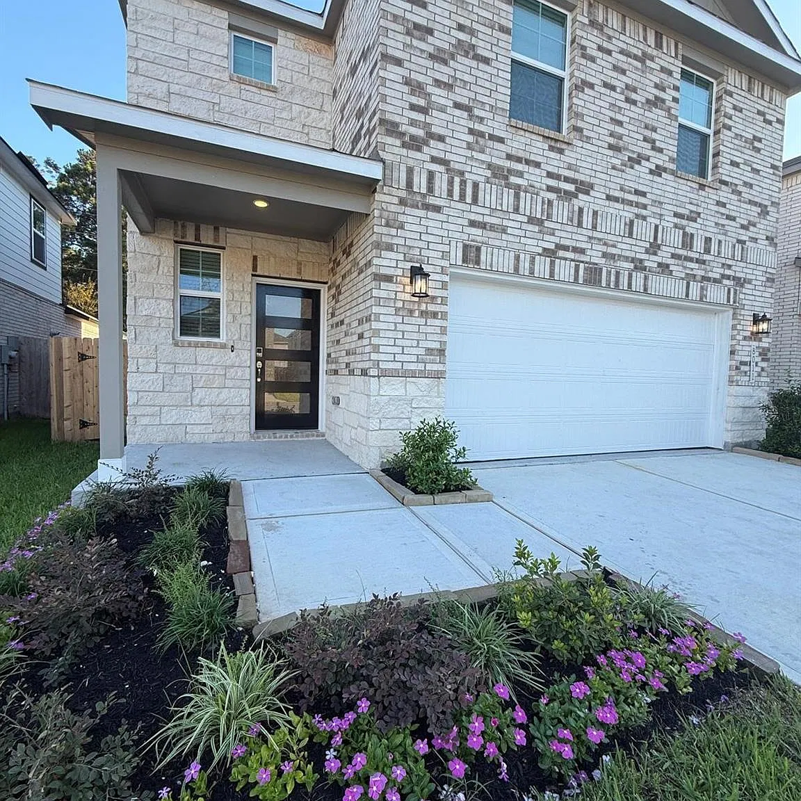 4 bed, 2.5 bath, $2,300 — Photo 2