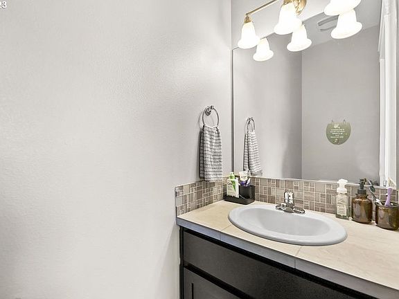 5th image of 9900 NE 34th Pl