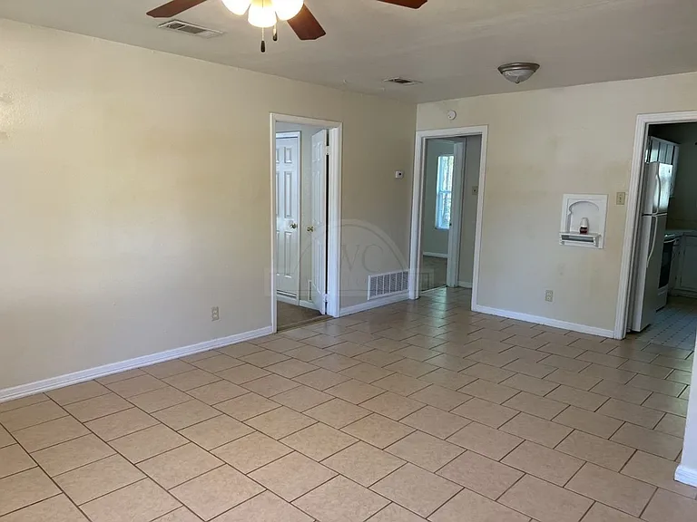 1608 Duncan Ave — Photo 5