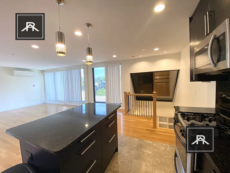 1618 Beacon St #3 — Photo 10
