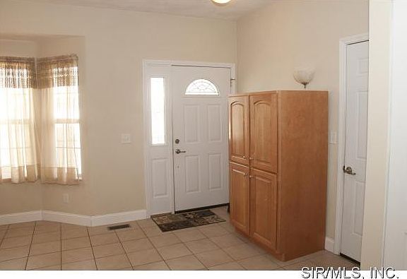 2nd image of 105 Auburn Ct #B