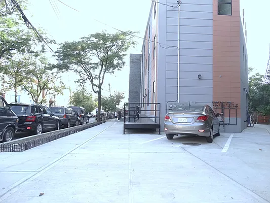 Rented by Brickwood BWR LLC | media 51