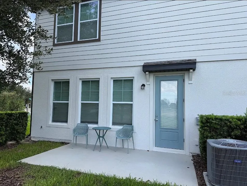 3 bed, 2.5 bath, 2100 sqft, $2,800 — Photo 3