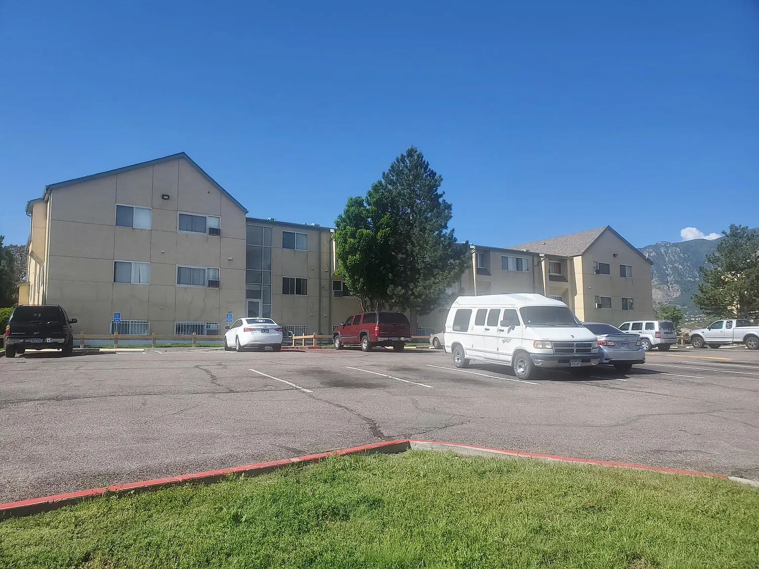 Hampton Village Apartments — Photo 3