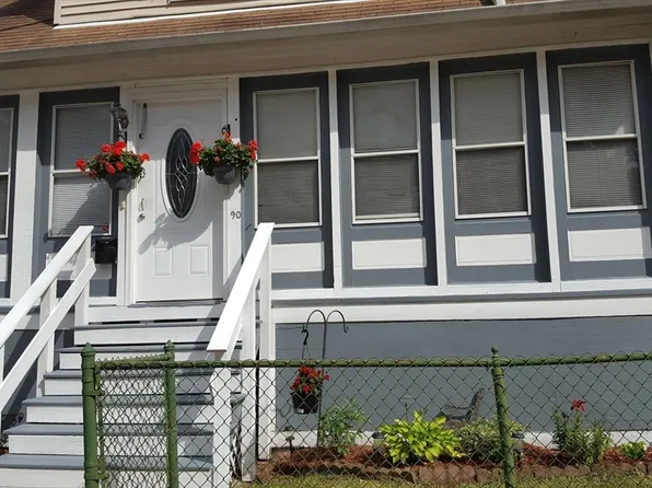 90 Hollingsworth St, Mattapan, MA 02126