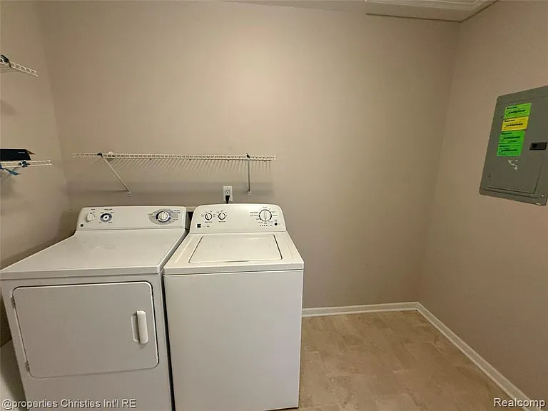 8413 Heywood Cir — Photo 20
