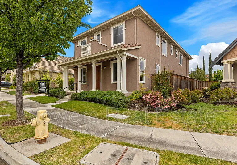 2512 Piccadilly Cir — Photo 2