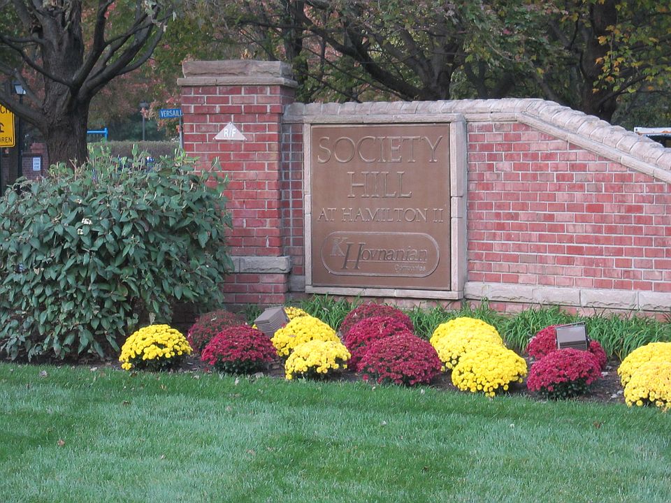 1st image of 92 Versailles Ct