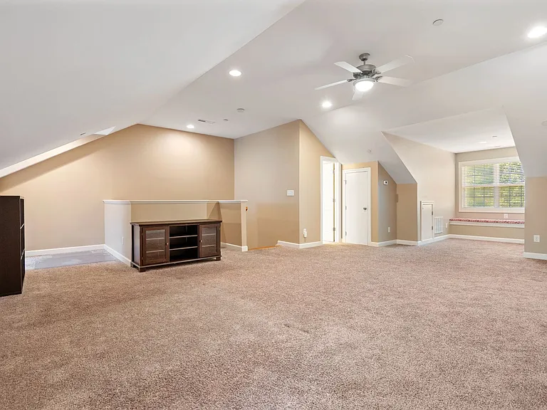 207 Towne Ridge Ln — Photo 25