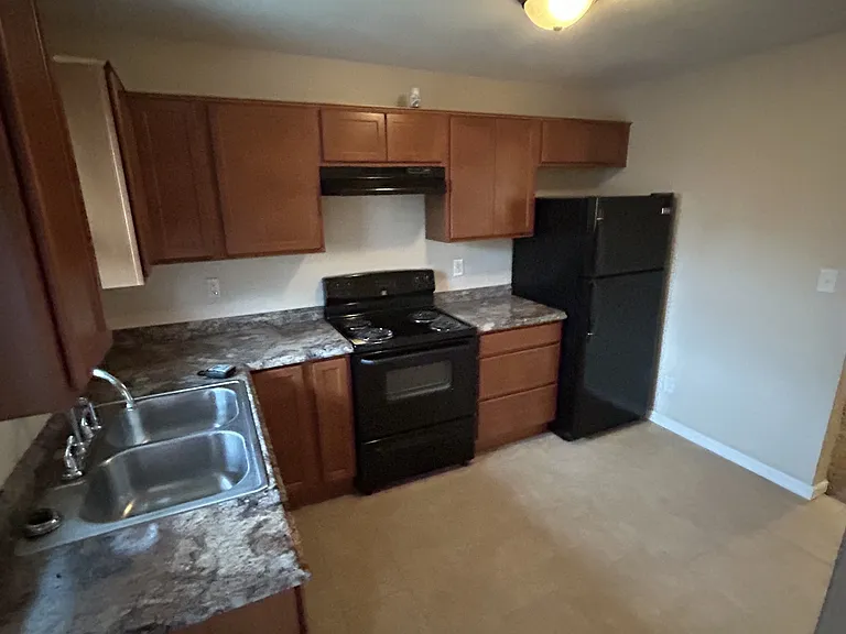 2541 Angela Dr — Photo 3