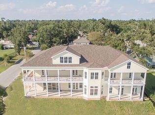 2082 Beach Dr, Gulfport, MS 39507