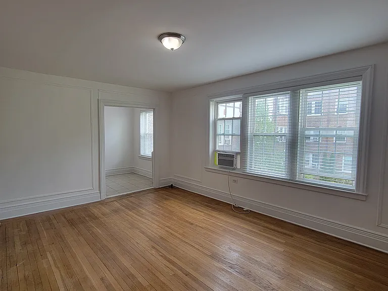 81 N Broadway — Photo 4