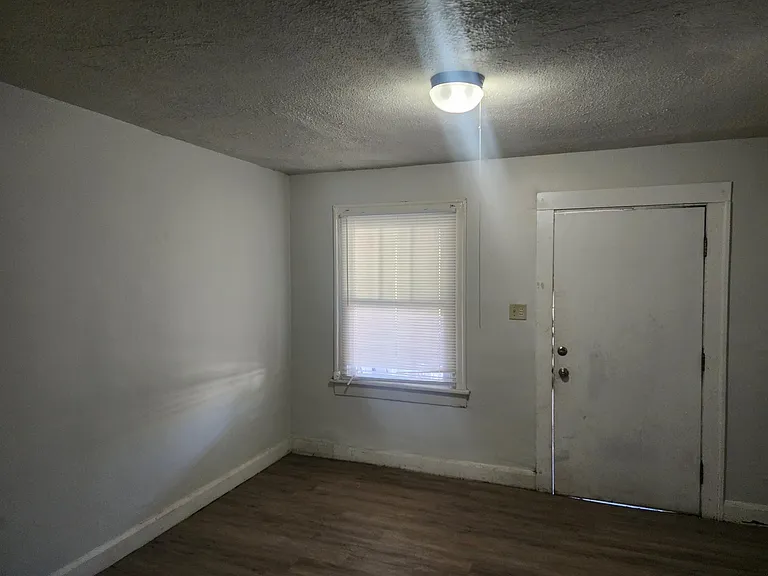 339 S Parker Ave — Photo 2