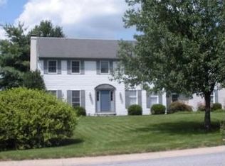 172 Foxshire Dr, Lancaster, PA 17601