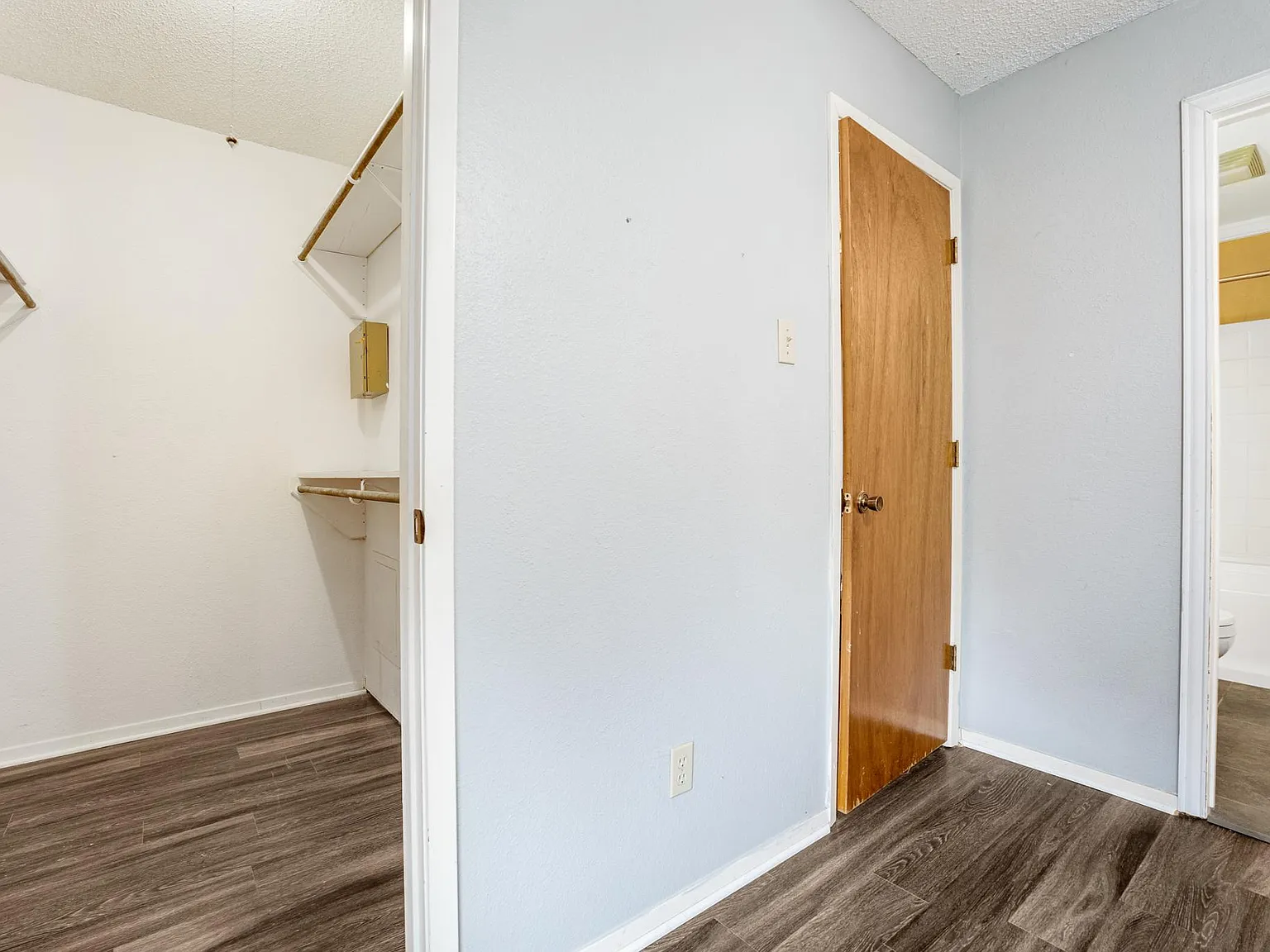 2 bed, 1.5 bath, 1123 sqft, $1,600 — Photo 4
