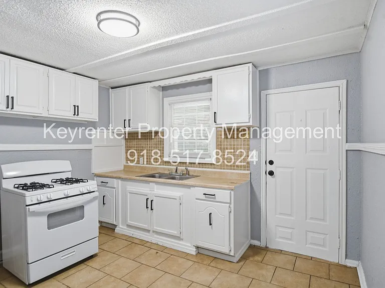 3912 E Admiral Ct — Photo 14