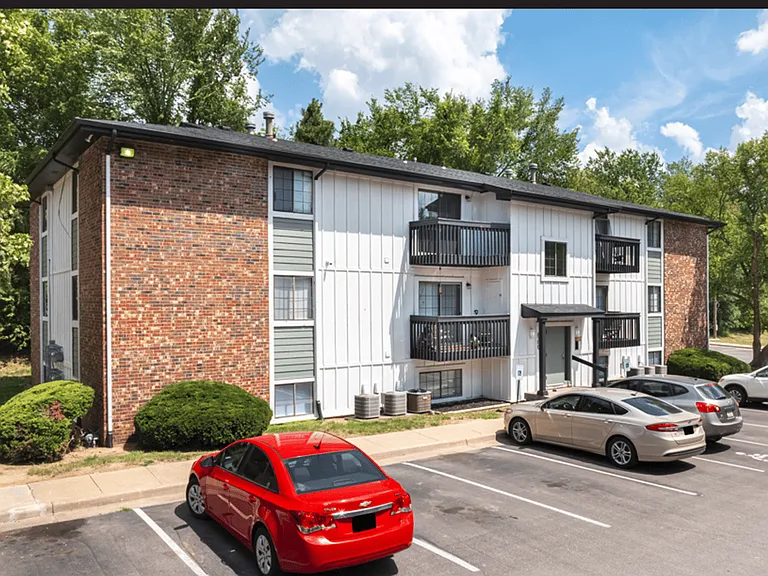 8519 Parallel Pkwy — Photo 21