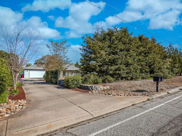 2850 Heinemann Dr, Valley Springs, CA 95252