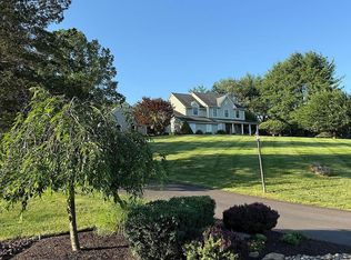 11 Stacey Dr, Annandale, NJ 08801