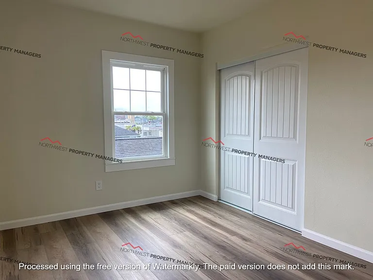 509 W Market St — Photo 13