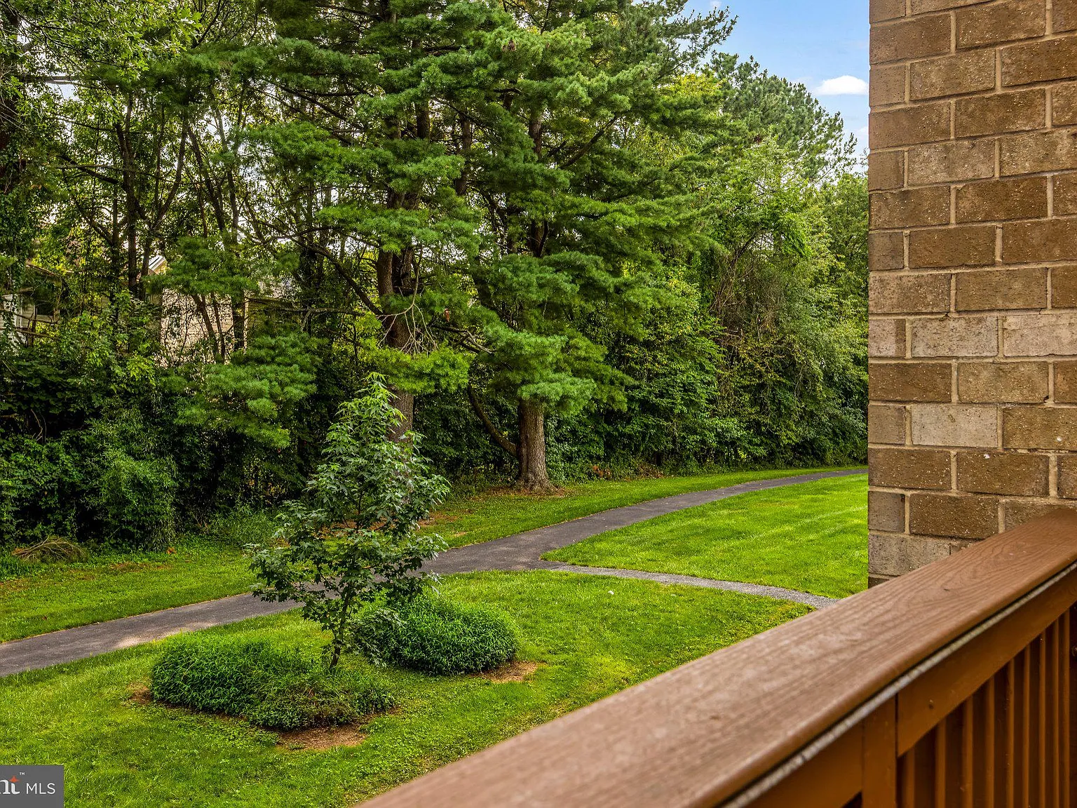 4 bed, 3.5 bath, 1894 sqft, $3,200 — Photo 3