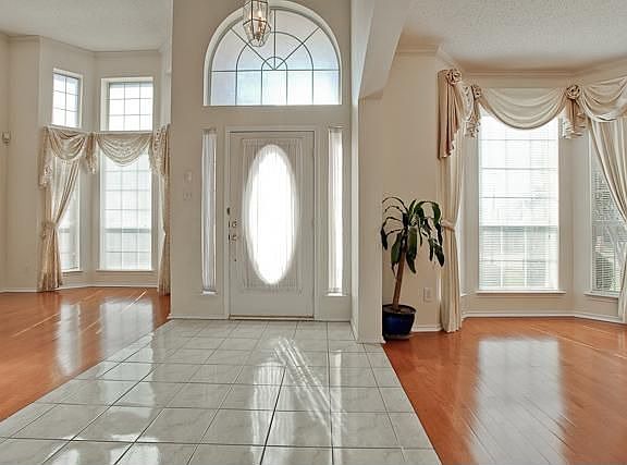 4th image of 2834 Grasmere St