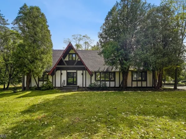 2 Twin Brooks Trail, Chester Twp., NJ 07930