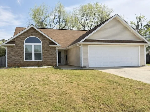 1762 Live Oak Ln, Hampton, GA 30228