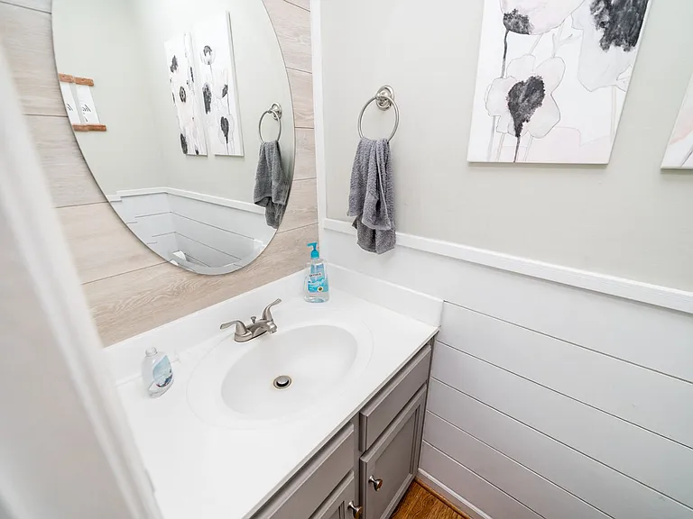 72 Viking Dr — Photo 36