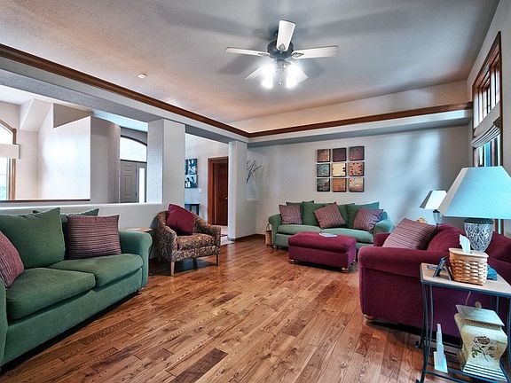 2nd image of 56915 Wynridge Cir