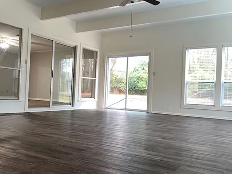 2524 W Hillsboro St — Photo 20