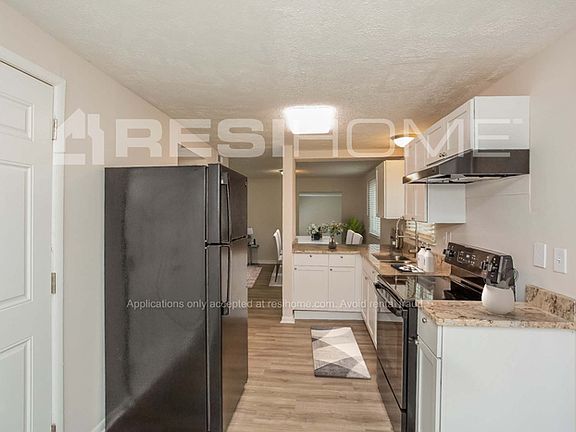 2nd image of 930 Woodlark Dr